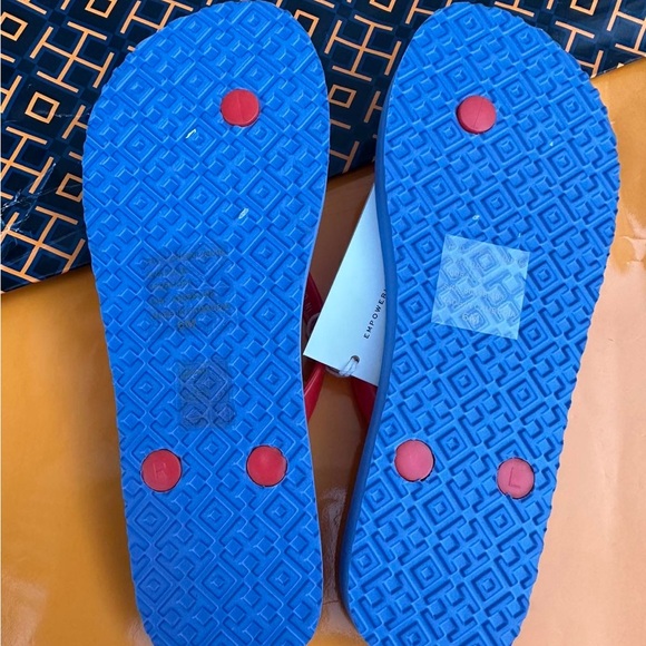 NWT Tory Burch Thin Flip Flop Sandals Poppy Red Seahorse PVC/EVA Gold Logo Sz 6 - Picture 5 of 6
